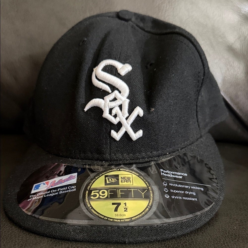 New Era Black and White 59FIFTY Cap size 7 1/2